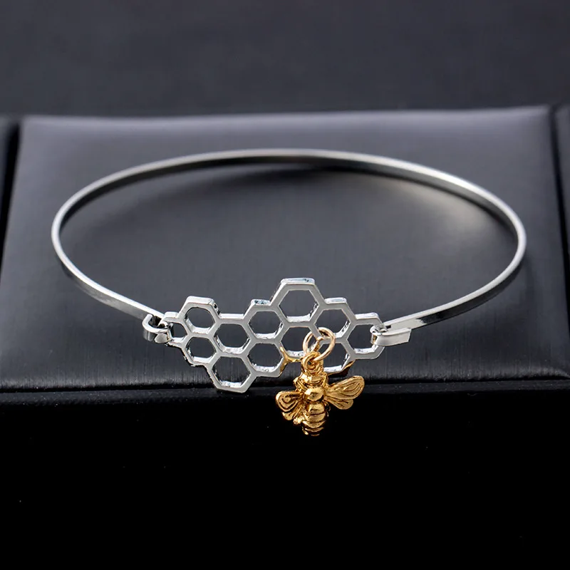 

Korean Version Of Ins Honeycomb Bee Bracelet Female Retro Fashion Insect Design Wedding Party Mother's Day Gift Wholesale