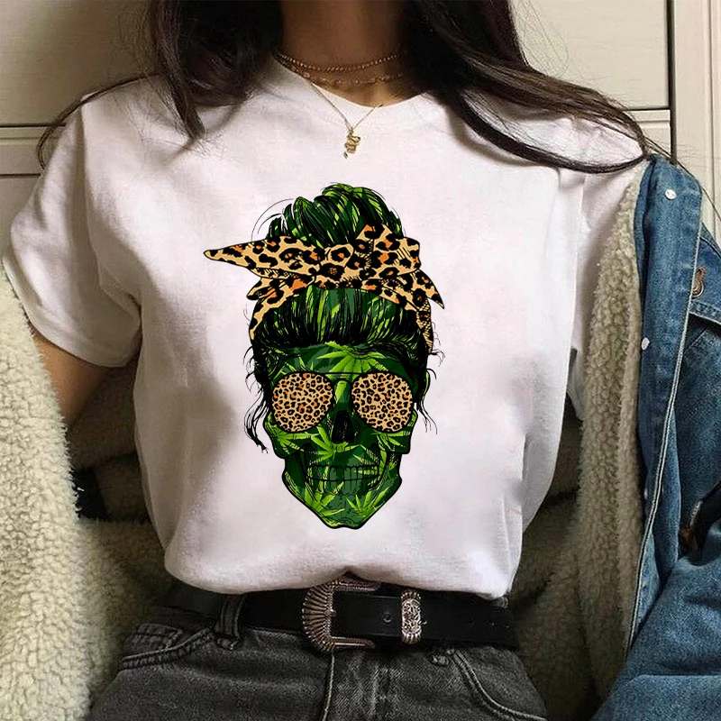 

Streetwear Weed Skull Lady Wearing Leopard Bandana And Glasses Top Soft Oversized t shirt Tee Female/Man T-Shirt