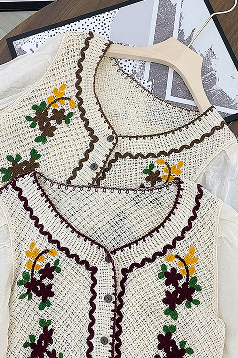 

Spring And Summer 2021 New V-neck French Embroidery Top Women's Clothing Design Sense Niche Shirt