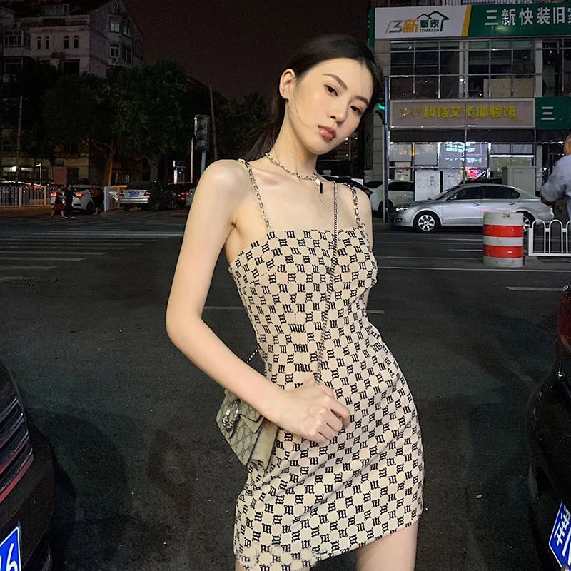 

09 Strap Dress Summer 2021 New Light Luxury Temperament Design Sense Niche Slimming Youthful-Looking Clavicle Scheming Machine