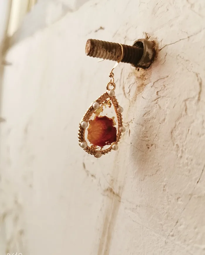 

Vintage Hand-Made Dried Flowers Dangle Earrings Rose Pearl Water Drop Earring for Woman Beauty Jewelry