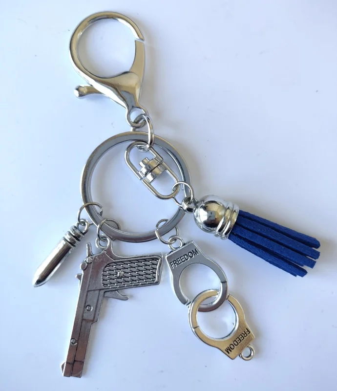 

2020 New Pistol Alloy Bullet Keychain Alloy Handcuff Model Keychain Jewelry for Your Favorite Boy Gift