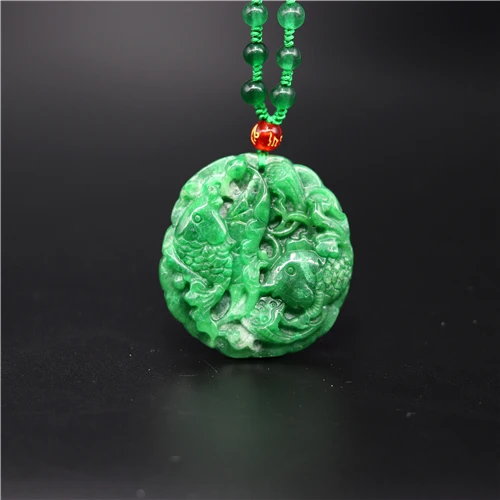 Ожерелье из натурального зеленого изумруда с подвеской в виде рыбы и лотоса