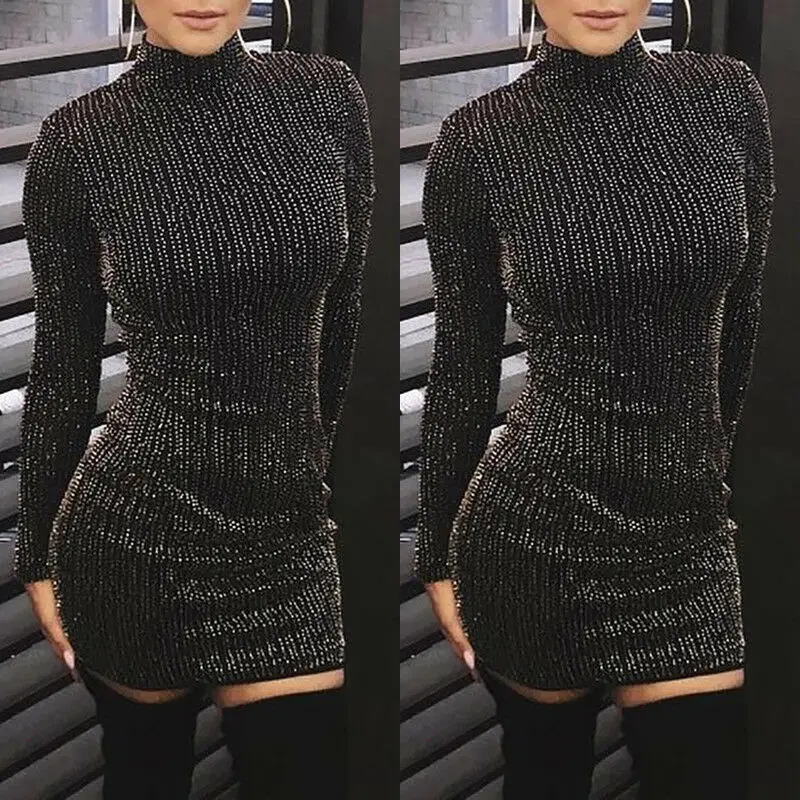Женское облегающее мини платье с длинным рукавом украшенное бриллиантами