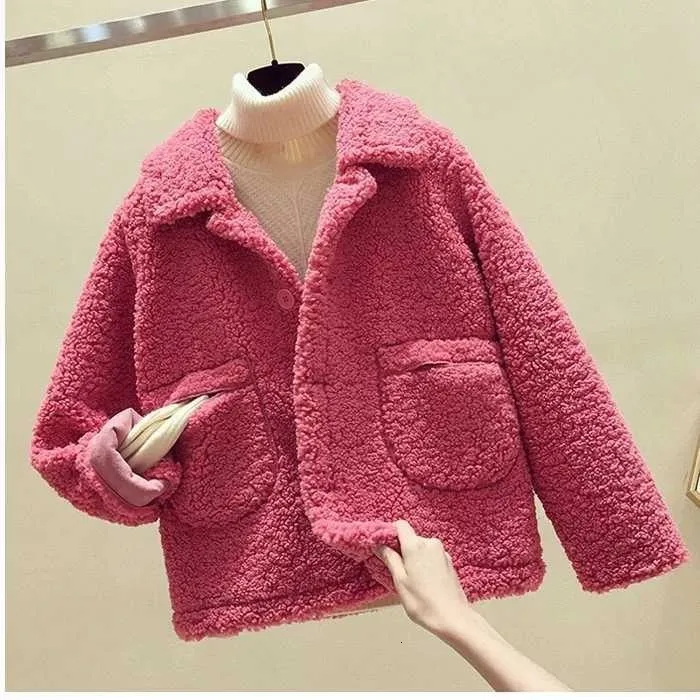 Пальто из овечьего меха для женщин 2019 короткая красивая крутая куртка с