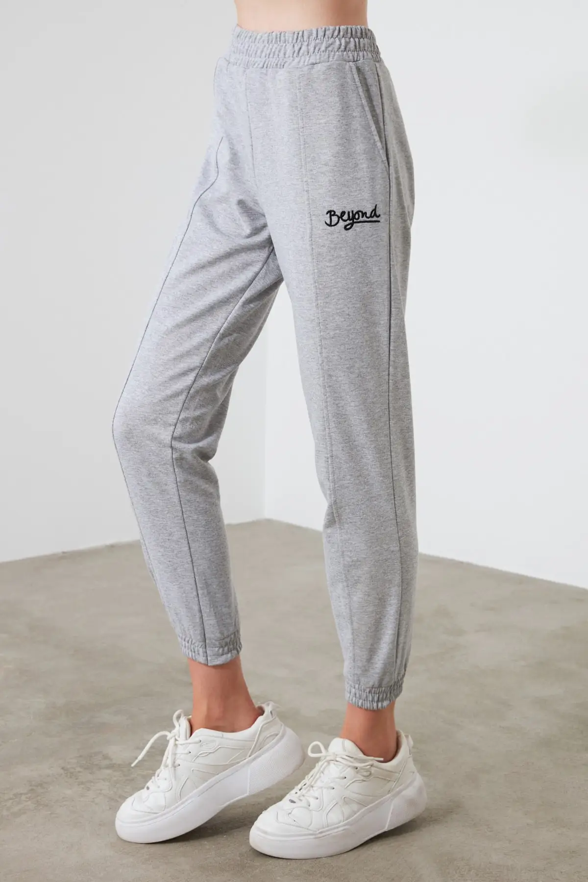 Трикотажные спортивные штаны с вышивкой TWOAW21EA0049