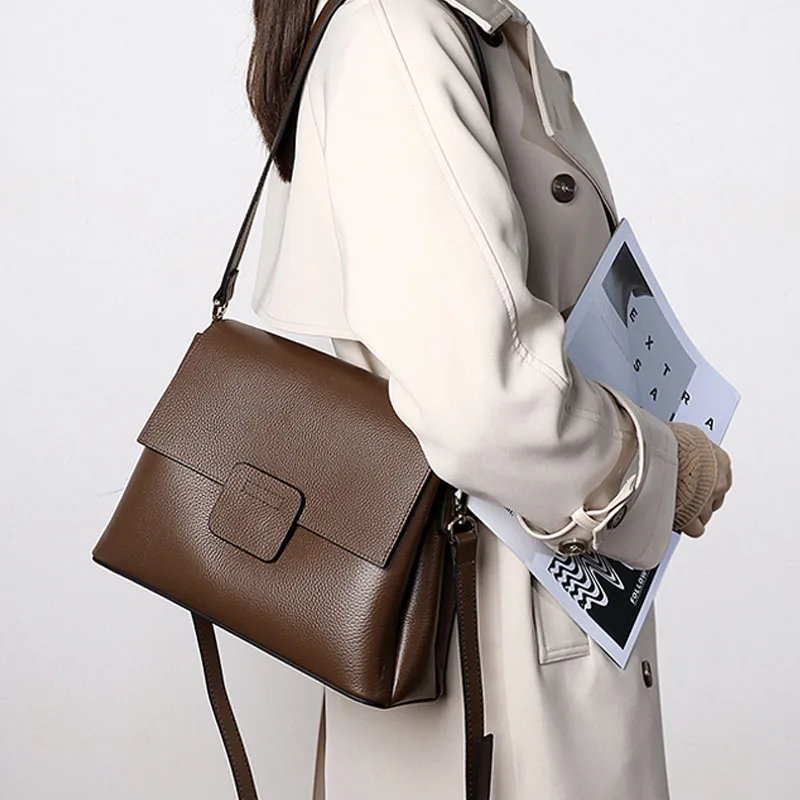 

New Famous Brand The new trendy all-match large-capacity simple leather female toecap top layer cowhide one-shoulder armpit bag