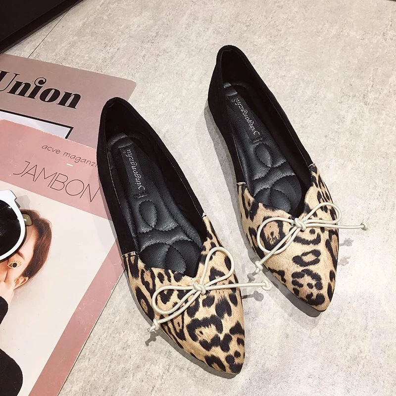 

Лидер продаж 2020 года; Женские модные кожаные туфли в британском стиле из флока с бантом; Простые женские туфли с острым носком на плоской под...