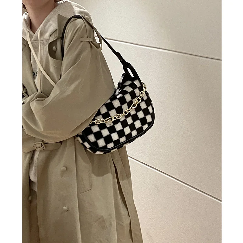 

Plaid Plush bag women's new fashion leisure armpit bag versatile ins Plush bag handbag