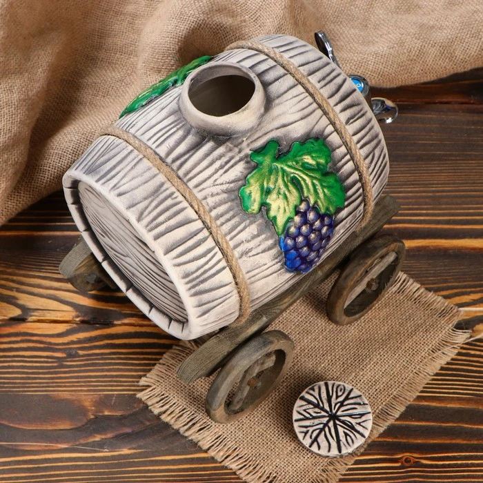 Бочка на деревянной телеге с виноградом серебристый кран 3 л | Дом и сад