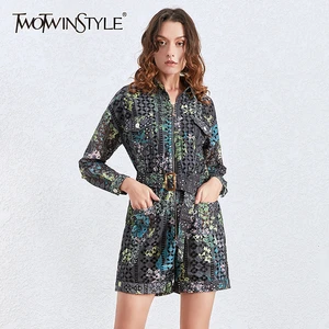 Женский комбинезон с вырезами TWOTWINSTYLE, белый комбинезон с отложным воротником, рукавами-фонариками, высокой талией и шортами на лето 2019