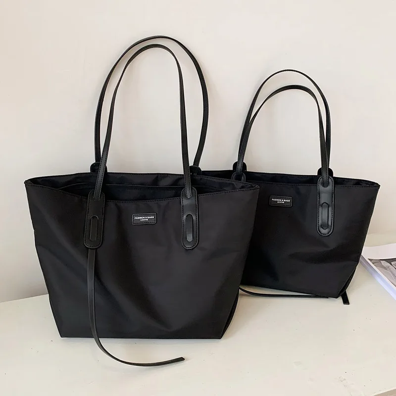 

Женская сумка с ручками и плечевым ремнём