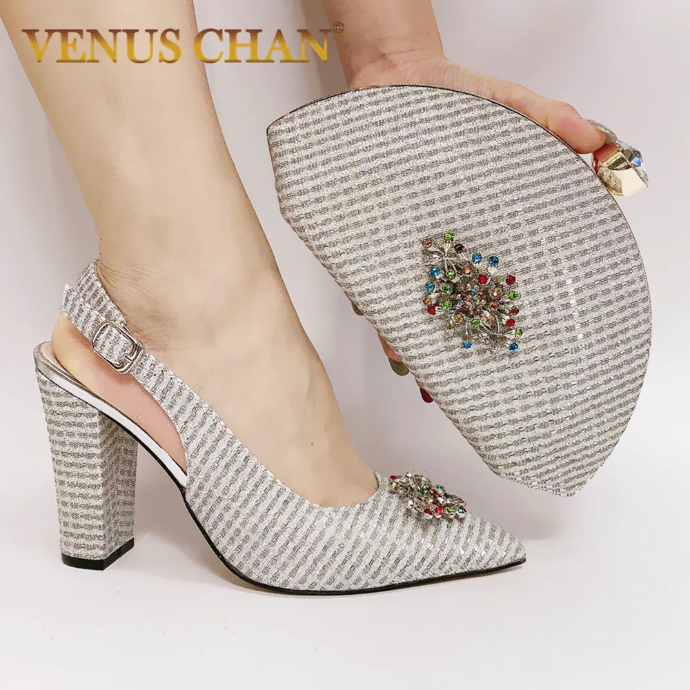 Комплект из итальянских туфель и сумочки с блестками Ярко синие зеленые туфли на