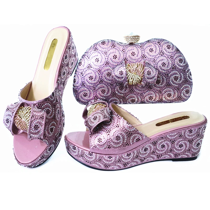 Осенний комплект специальной обуви и сумок на танкетке с камнями новинка