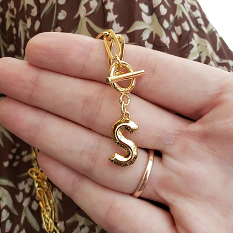 

Toggle Clasp Capital Letter Initial Necklace Hip-Hop Gold A-Z Alphabet Pendant Necklaces Thick Chain OT Buckle Necklace Women