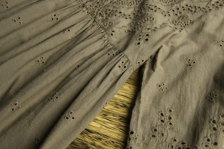 Женское хлопковое платье с вышивкой однотонное средней длины V-образным вырезом