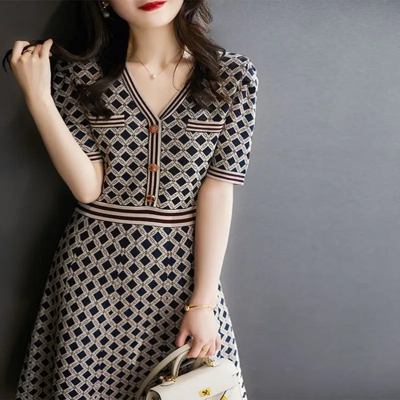 

Color contrast ice silk V-neck dress summer new style celebrity temperament close waist show thin Plaid knitting A-line skirt