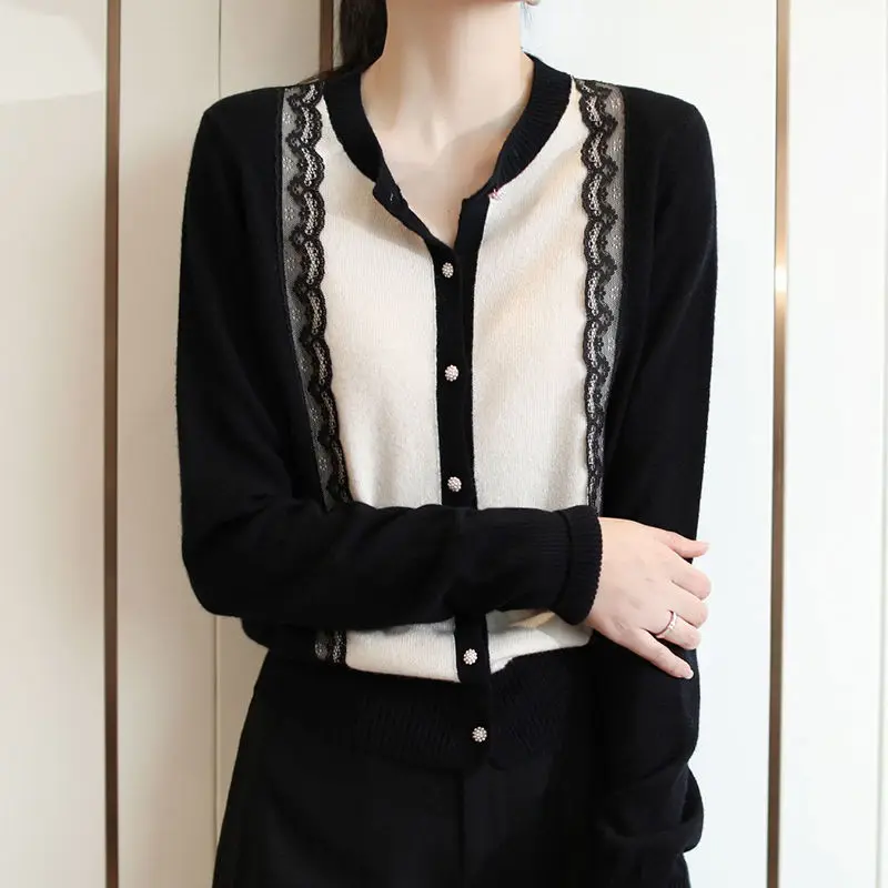 

2021 new stitching lace edge long sleeve knitted cardigan bottoming wear fashion Joker coat autumn coat women