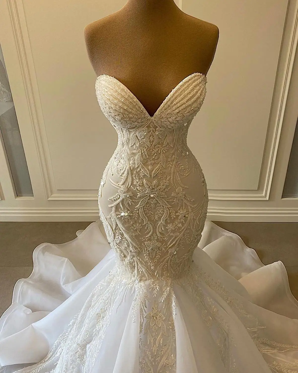 Exquisite Style Wedding Dress Sleeveless Sweetheart Sequins Bead Applique Mermaid Bridal Dress