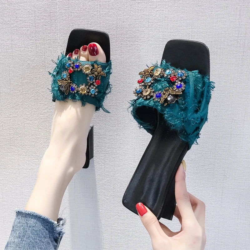 Шлепанцы женские на толстом квадратном каблуке с открытым носком яркие