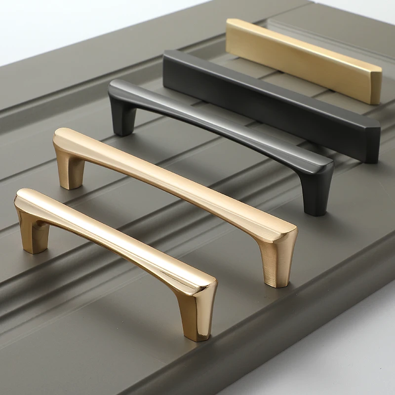 Светильник роскошный скандинавский яркий золотой с ручкой серый шкаф