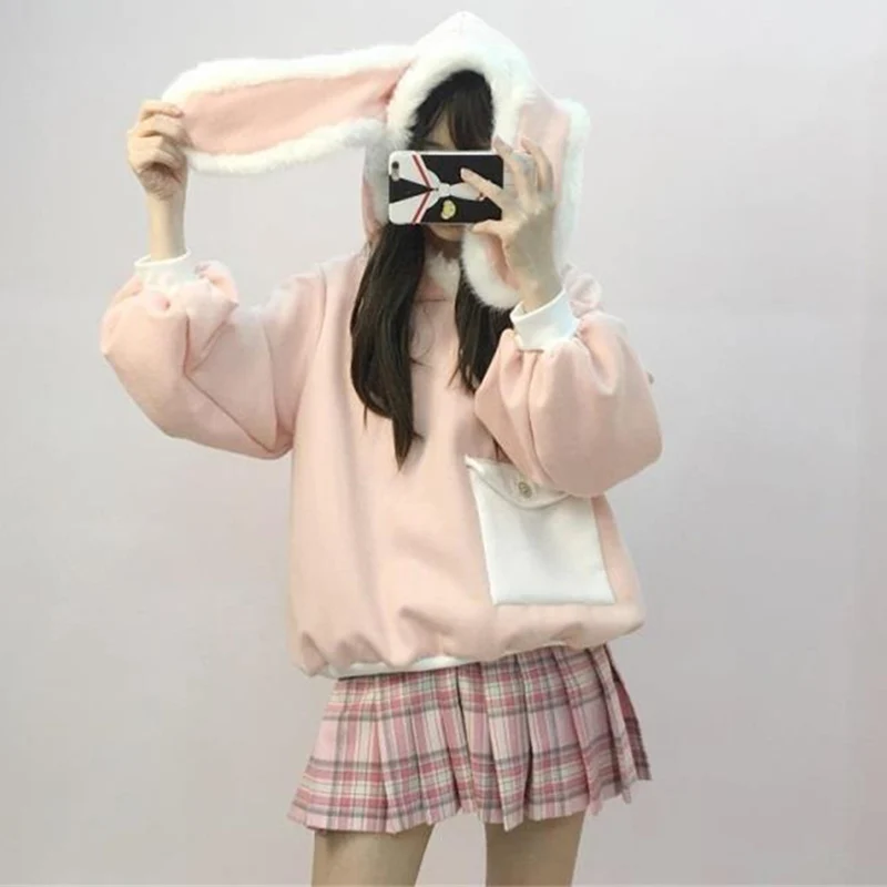 Женский мягкий свитер с капюшоном розовый длинным рукавом и кроличьими ушками в