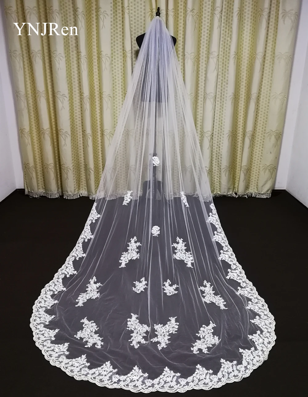 Фата свадебная белая/цвета слоновой кости кружевная с металлическим гребнем