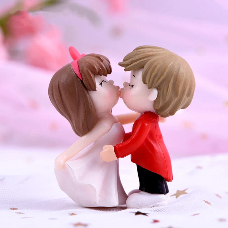 

2Pcs/Set Newlyweds Mini Ornaments Lovely Couple Doll DIY Micro Landscape Statue Figurine Crafts Home Decoration Miniaturas Gifts