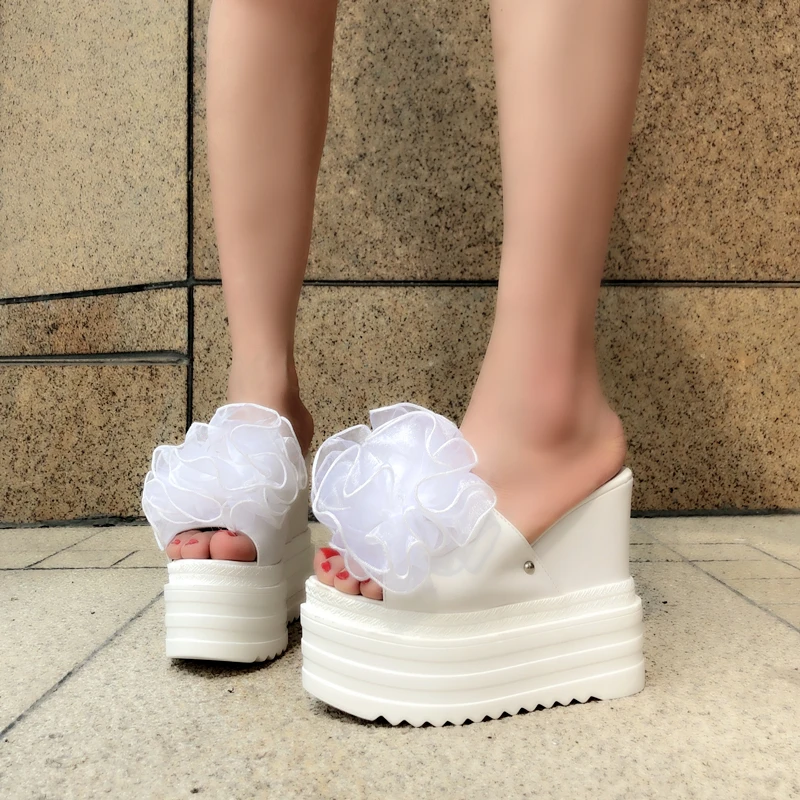 

13cm thick-soled Korean ladies slippers waterproof platform slope-heeled sandals and high-heeled platform slippers