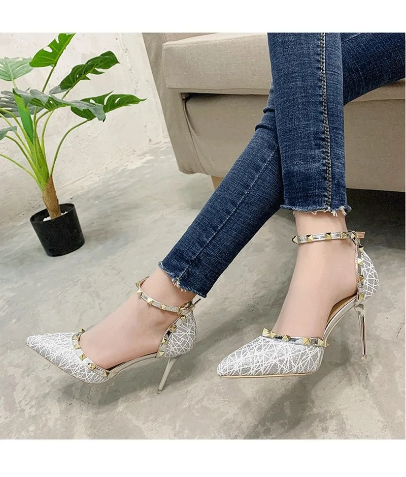 Сандалии женские с заклепками заостренный носок высокий каблук шпилька обувь