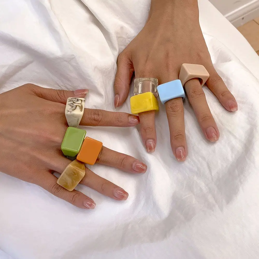 

New Colorful Transparent Acrylic Resin Minimalist Simple Blooming Geometry Rings Set for Women Girls Hand Jewelry Party Gifts