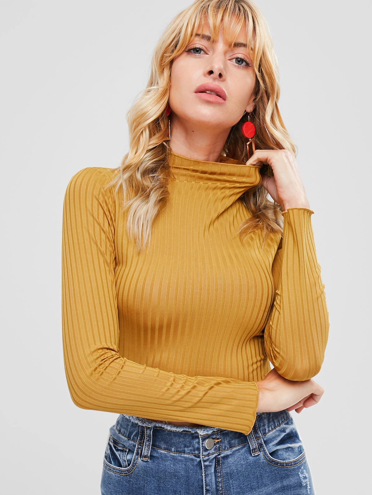 Женский трикотажный свитер-водолазка в рубчик на осень/зиму | Женская одежда