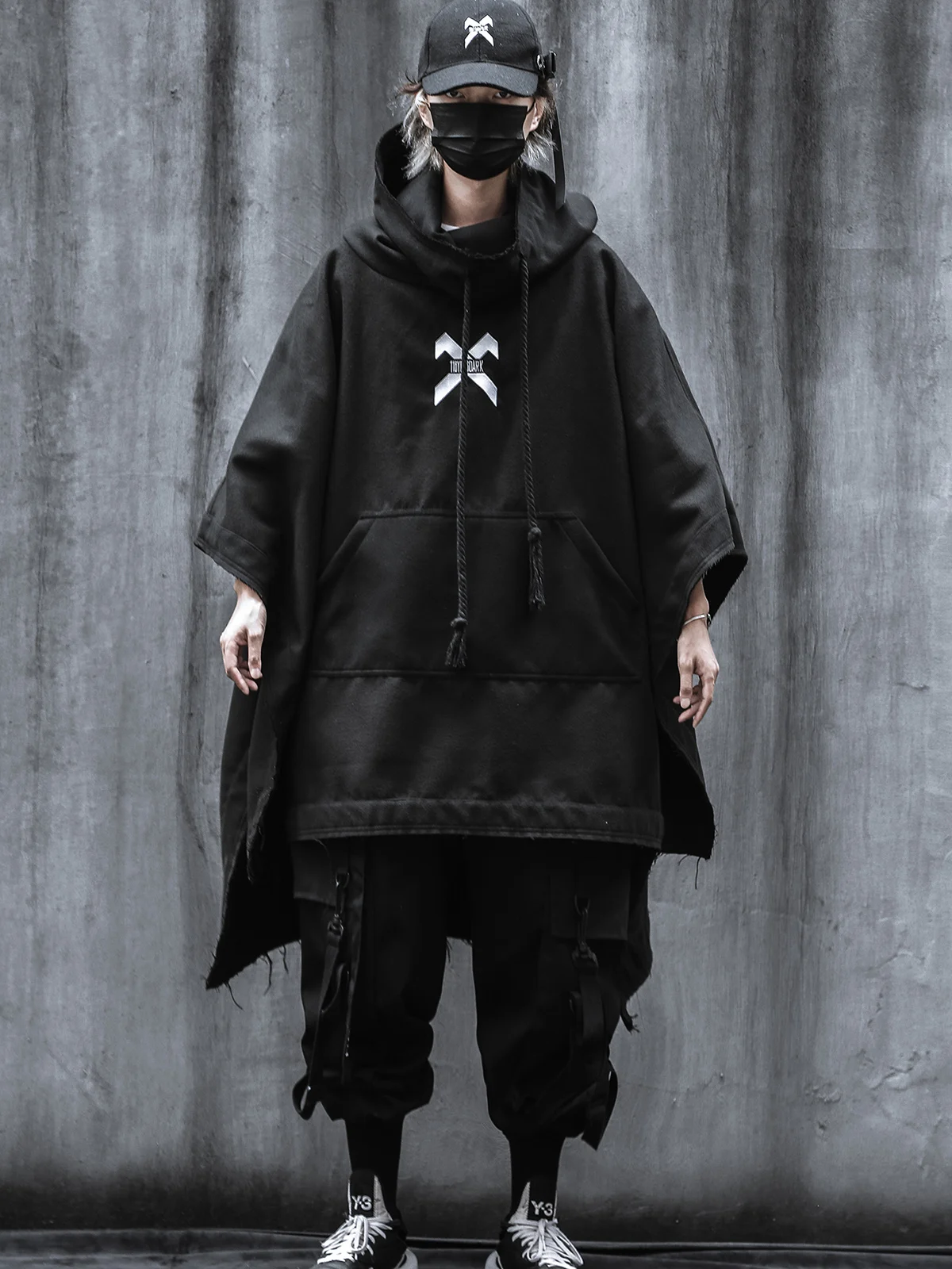 Мужская толстовка с капюшоном и рукавом до локтя