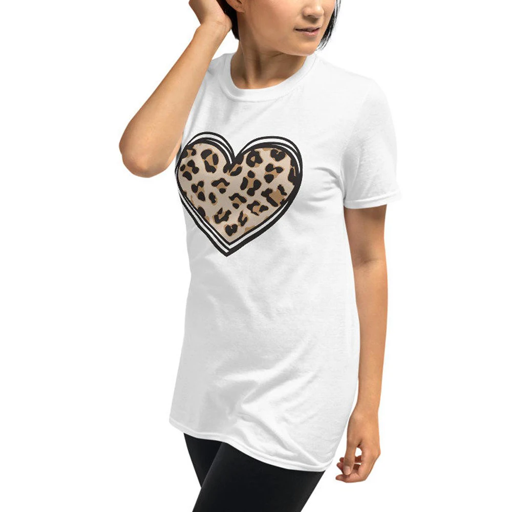 

Love Heart Leopard Print Funny Woman T Shirt Kawaii Vintage Graphic Women Clothes 90s Grunge Aesthetic Boho Momlife Fashion Tops