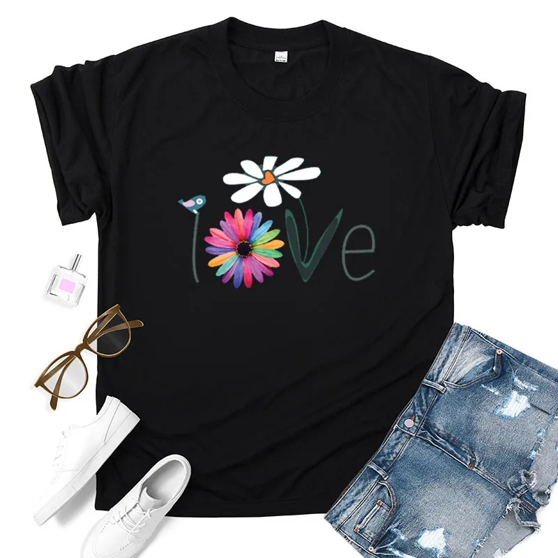 

New Fashion Cute Love Maltese Dog Mom Life Gifts Daisy Flower T-Shirt