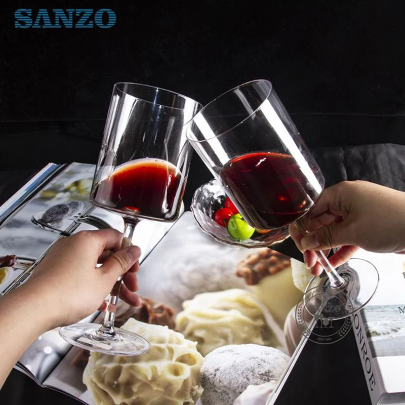 

Modern Creative Household Goblet tTwo Set Straight
