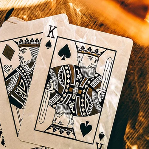 Колода карт Рыцари V2 (белый) игральные карты Мэдисон и Ramsey - Ellusionist купить по