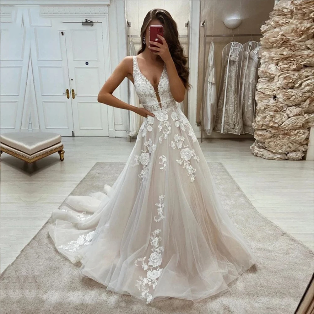 

Spring/Summer Boho Wedding Dresses V-Neck Appliques Lace A-Line Elegant Bride Gown Sweep Train Country Bridal Marriage Dress