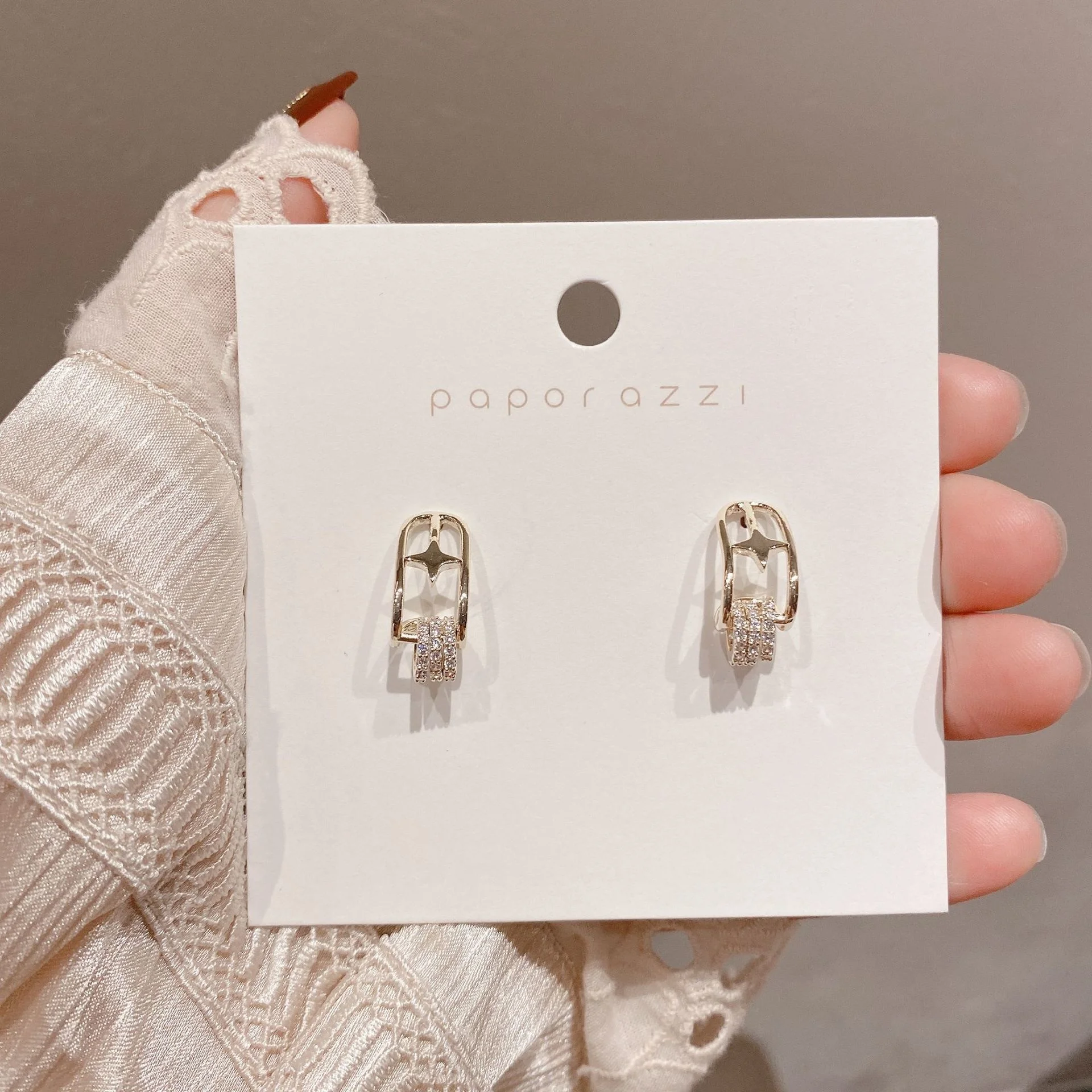

S925 Silver Needle Simple Earrings Women's Micro Inlaid Zircon Net Red Earrings Design Feeling Star Earrings