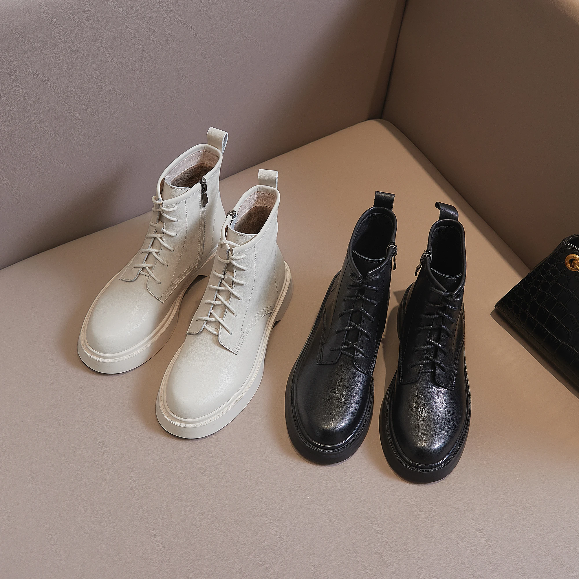 

2021 winter new solid color simple and versatile classic short boots Martin boots