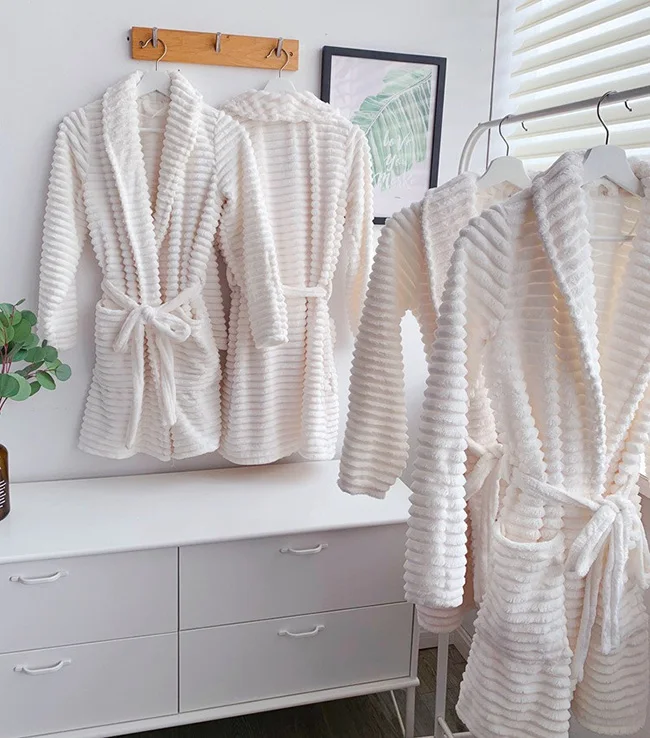 Зимняя женская одежда для сна белые полосатые фланелевые халаты утепленная