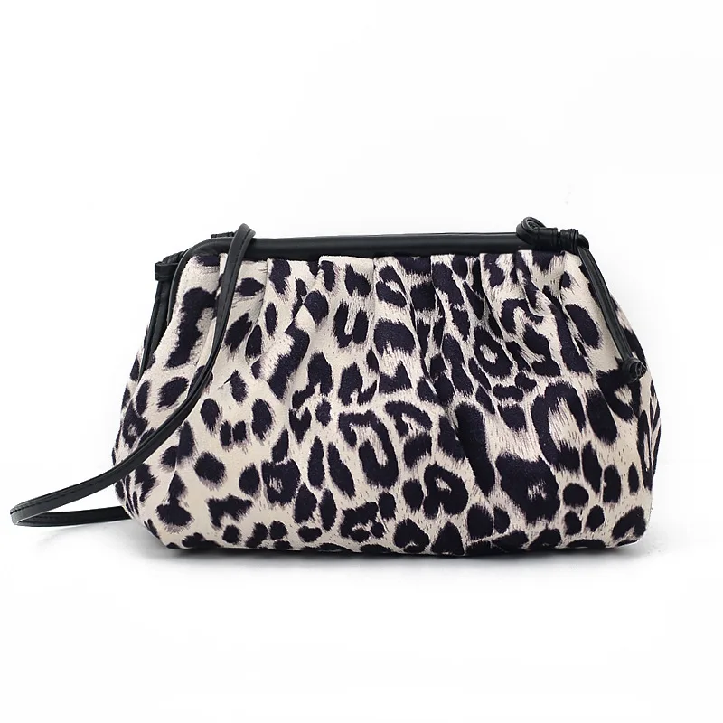 

2020 New Korean Version Western Style Fashion Texture Leopard Clouds Package Minimalistic Vintage Wild Shoulder Shoulder Bag