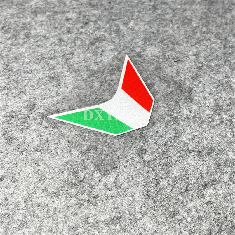 

1PCS Italy National Flag Motorcycle Head Sticker Decals Reflective for Piaggio 83x50mm
