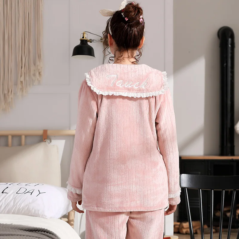 Пижама с бархатным утепленным коралловым флисом длинными рукавами и квадратным