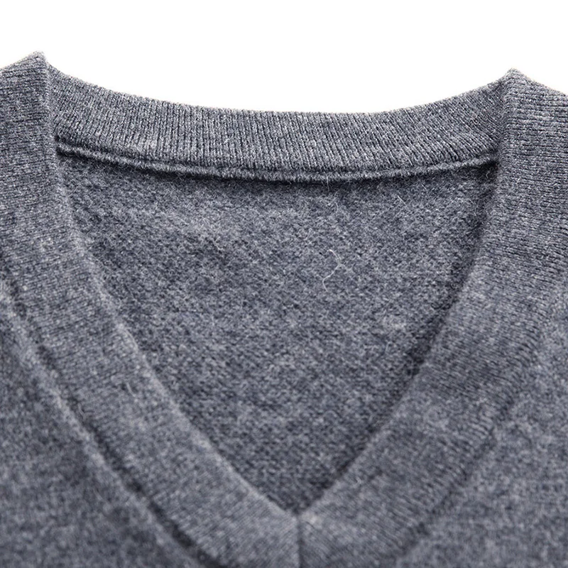 Мужской облегающий свитер трикотажный однотонный джемпер с V образным вырезом