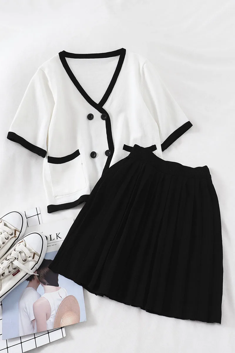 

2019 new fashion women's two piece set College style V-neck sweater+ high waist slim pleated skirt suit tide