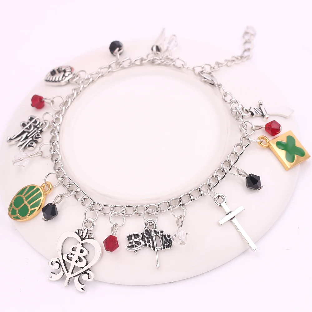 Женский браслет с бусинами в богемном стиле украшенным искусственным мечом