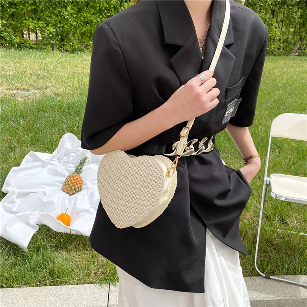 

2021 New Arrival Women Heart Shape Woven Shoulder Crossbody Bag Casual Ladies Summer Beach Shopper Small Purses and Handbags