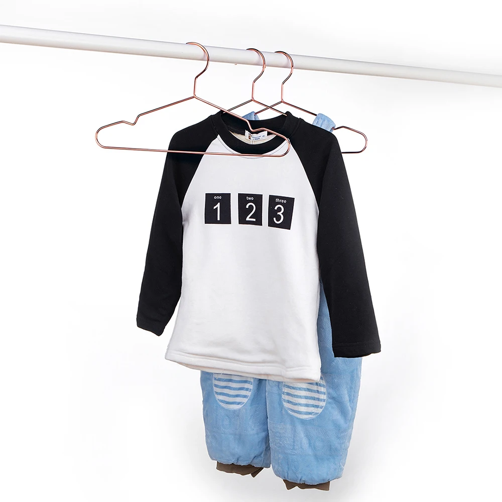 Вешалка для детской одежды из металла и розового золота 32 см с вырезами милая