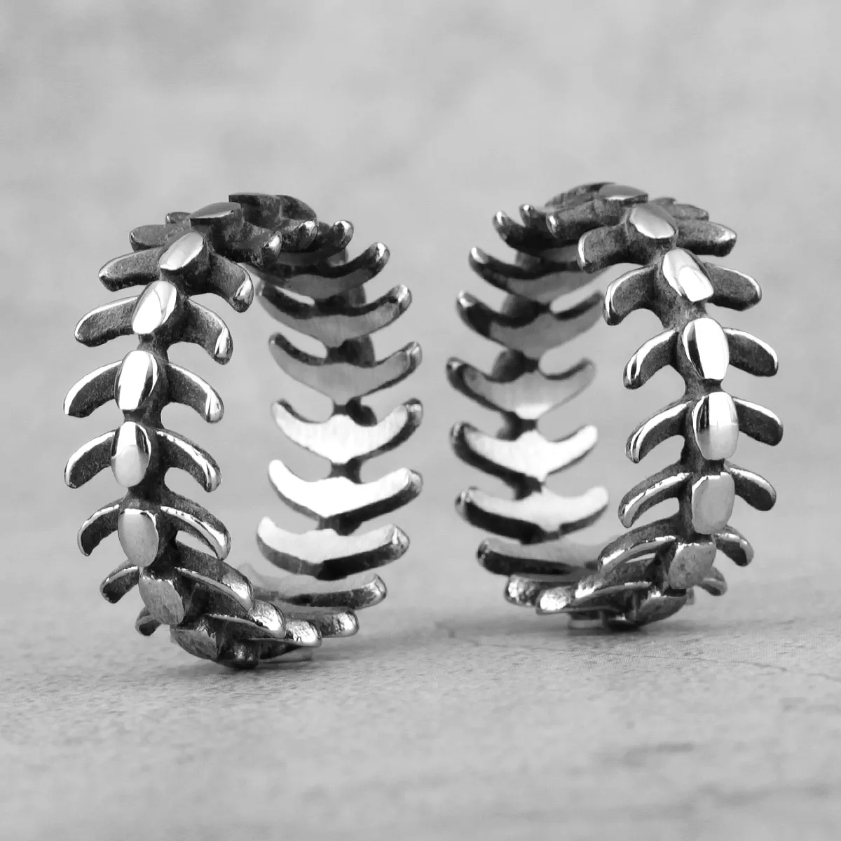 

Fish Bones Keel Skull Unique Stainless Steel Mens Rings Punk Hip Hop for Male Boyfriend Biker Jewelry Creativity Gift Wholesale